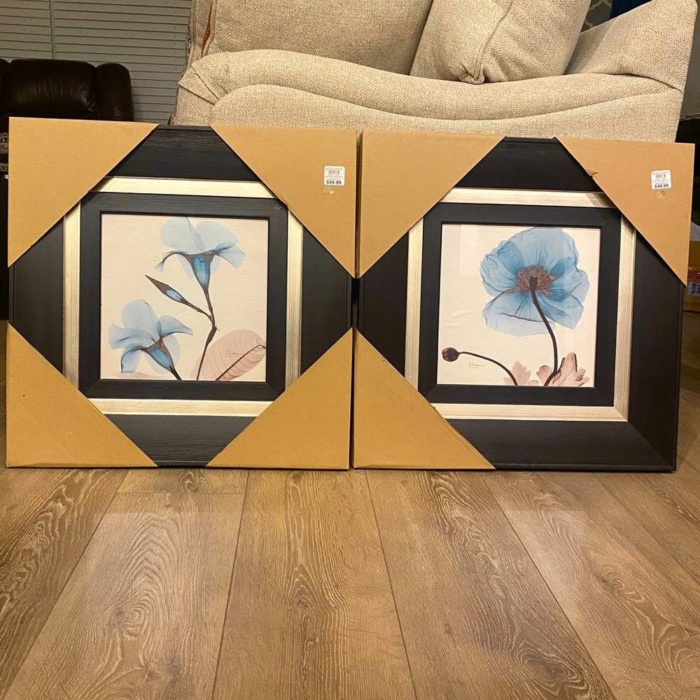 2 Floral Portraits|New|Still Packaged